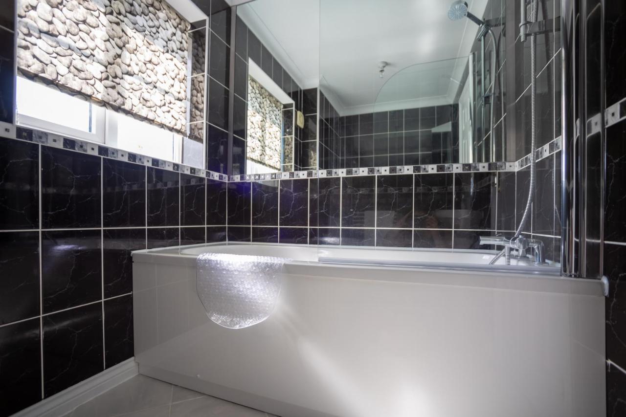 Hereford - Finch House - Modern 4 Bedroom House Located In South Hereford, Dog Friendly With Nearby Countryside, Pool Table, Sleeps Up To 10 Guests - Hosted By Rentmyhouse Екстериор снимка