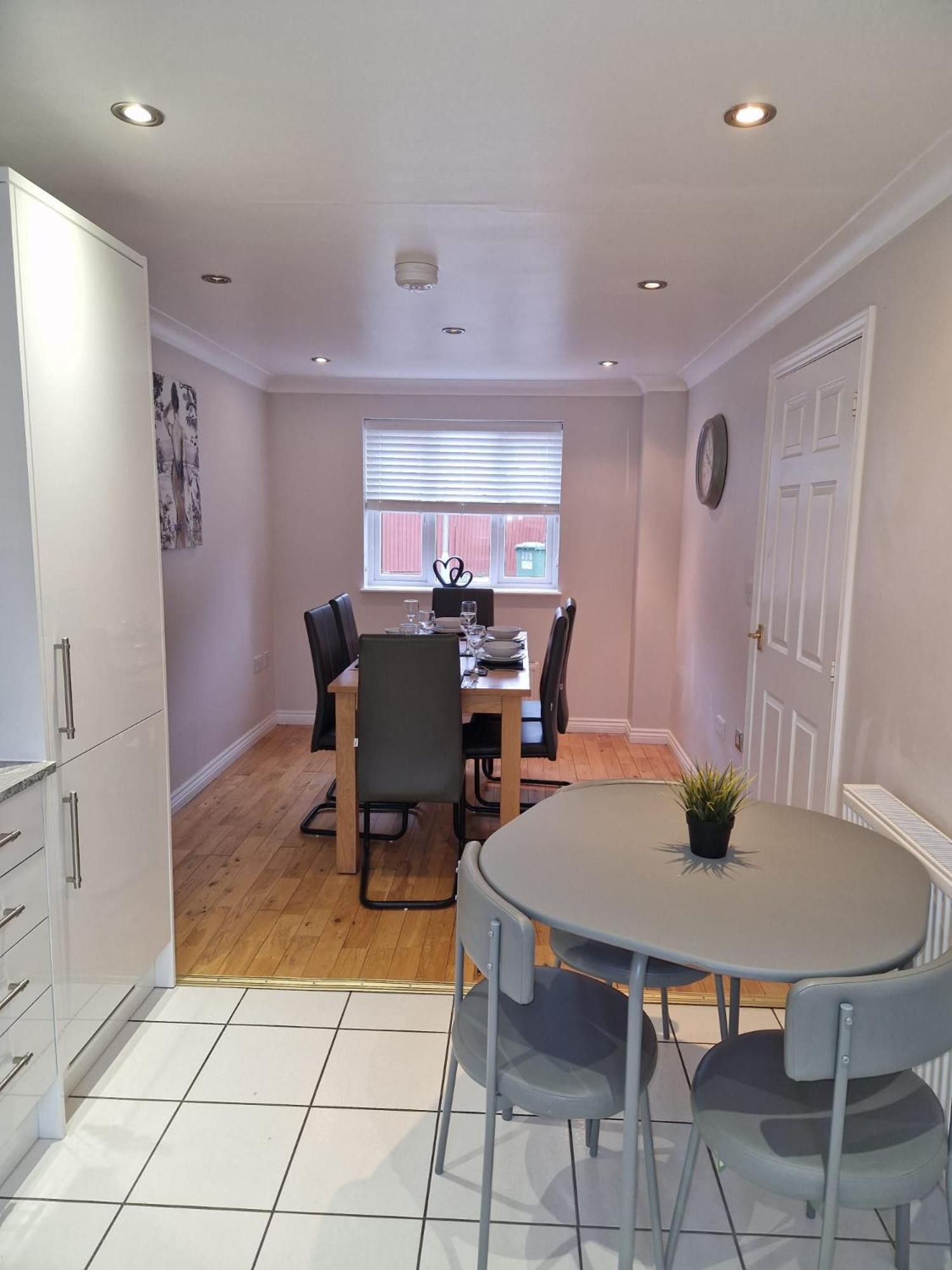 Hereford - Finch House - Modern 4 Bedroom House Located In South Hereford, Dog Friendly With Nearby Countryside, Pool Table, Sleeps Up To 10 Guests - Hosted By Rentmyhouse Екстериор снимка